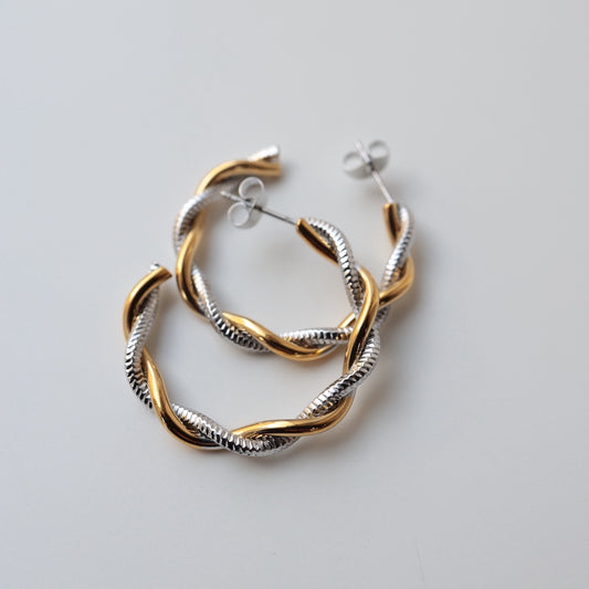 P035  stainless bicolor twist hoop pierce