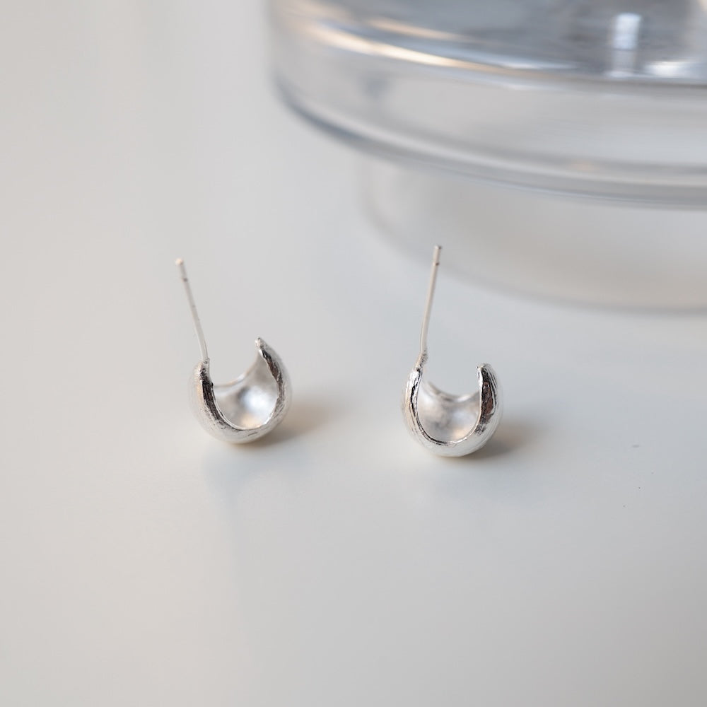 P101  matte silver plump pierce