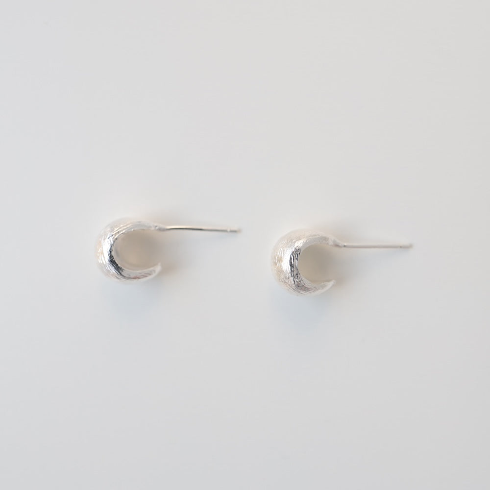 P101  matte silver plump pierce