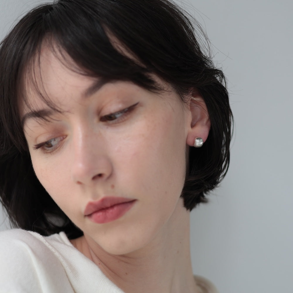 P101  matte silver plump pierce
