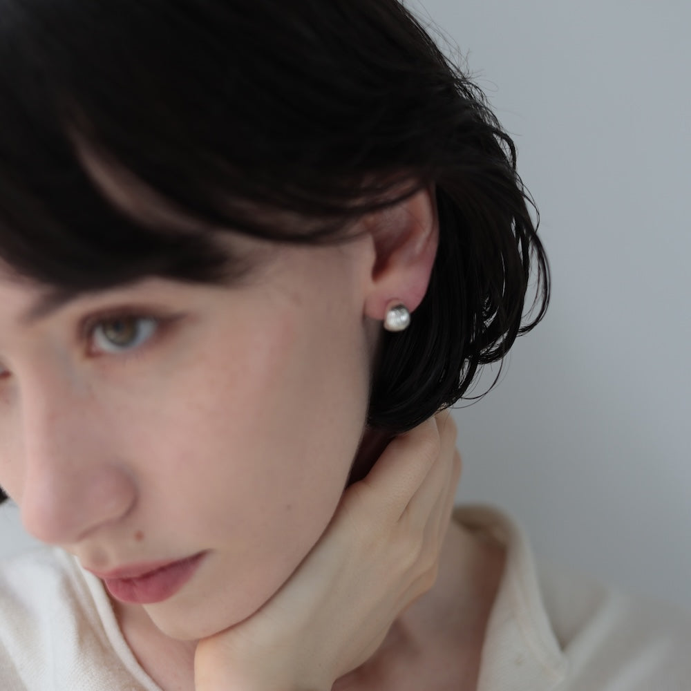 P101  matte silver plump pierce