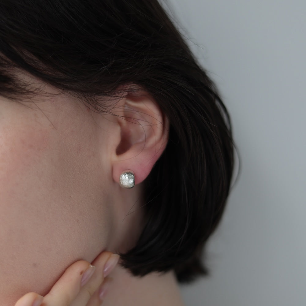 P101  matte silver plump pierce