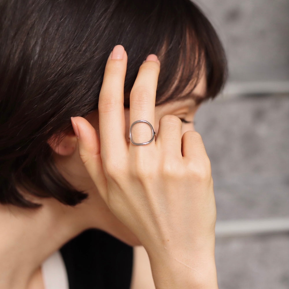 R098  stainless oversized oval ring