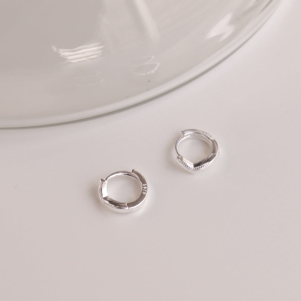 P348  silver925 v-shaped minimum hoop pierce