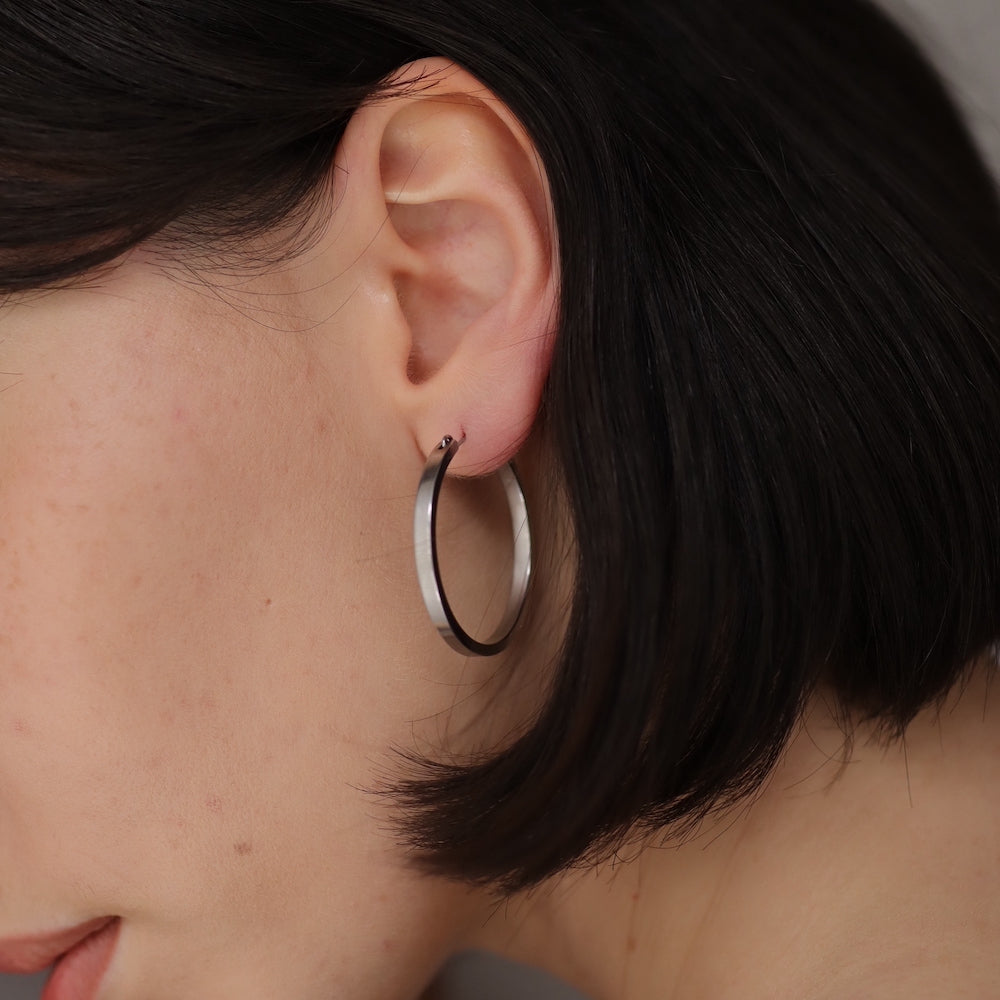 P292  stainless oversized hoop pierce