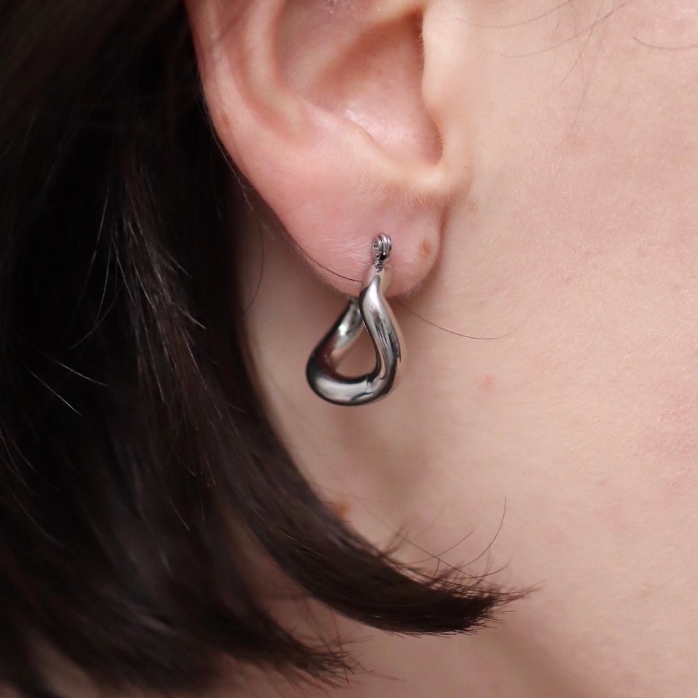 P156  stainless wave hoop pierce