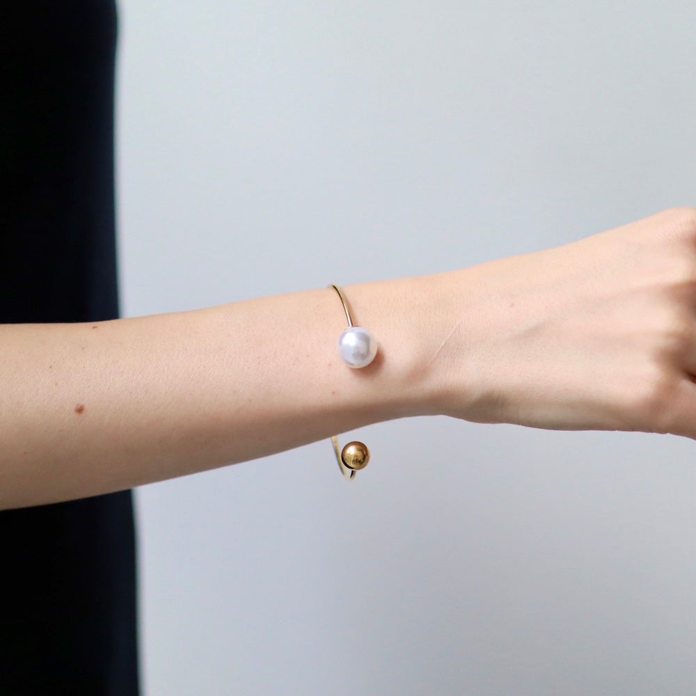 N185  stainless pearl ball bangle