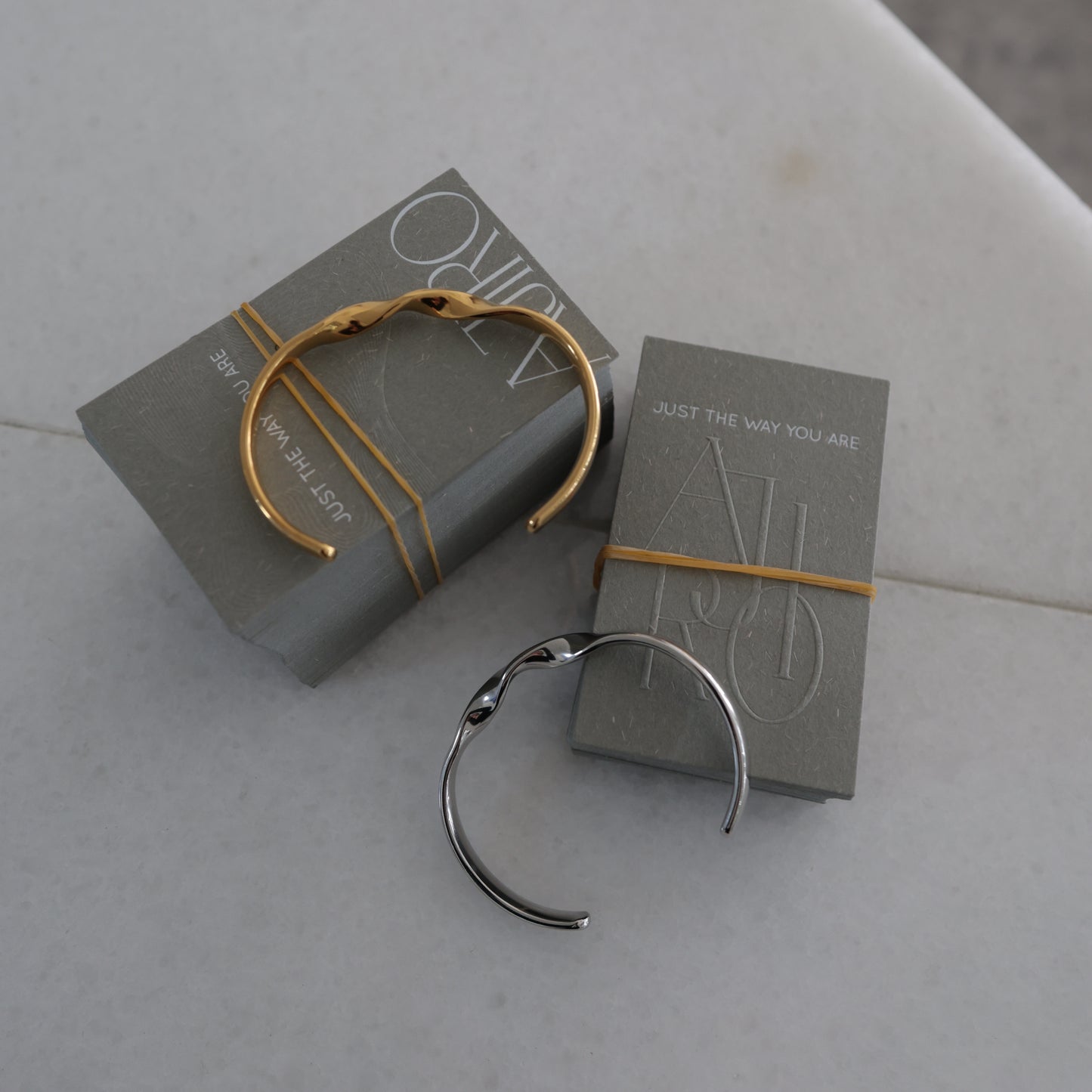 N086 stainless twist bangle