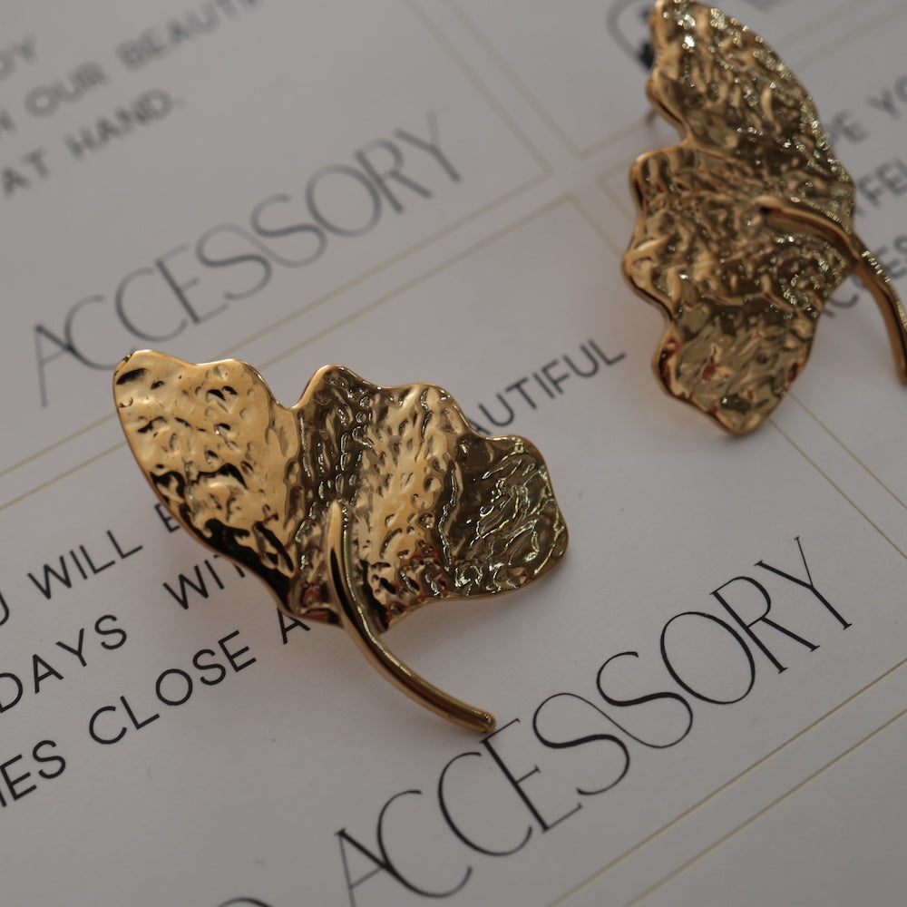 P186 stainless vintage leaf motif pierce