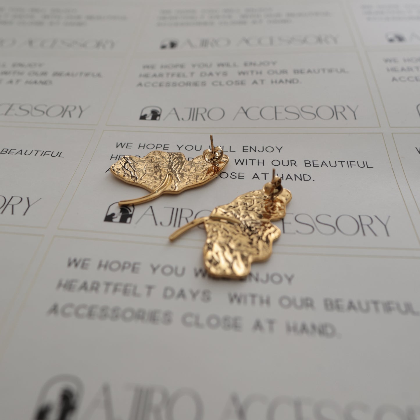 P186 stainless vintage leaf motif pierce