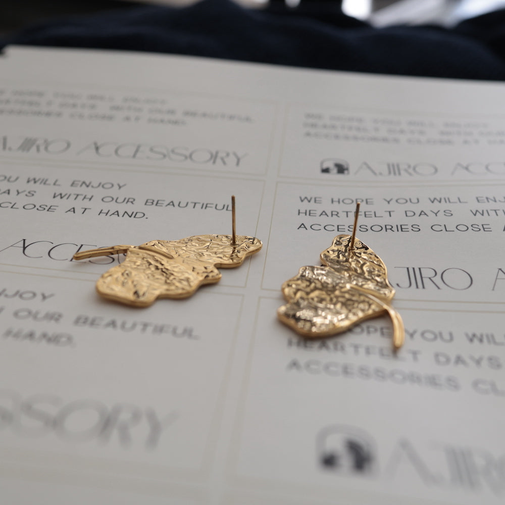 P186 stainless vintage leaf motif pierce