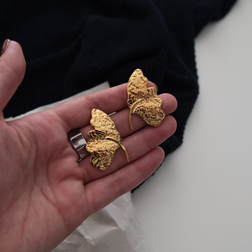 P186 stainless vintage leaf motif pierce