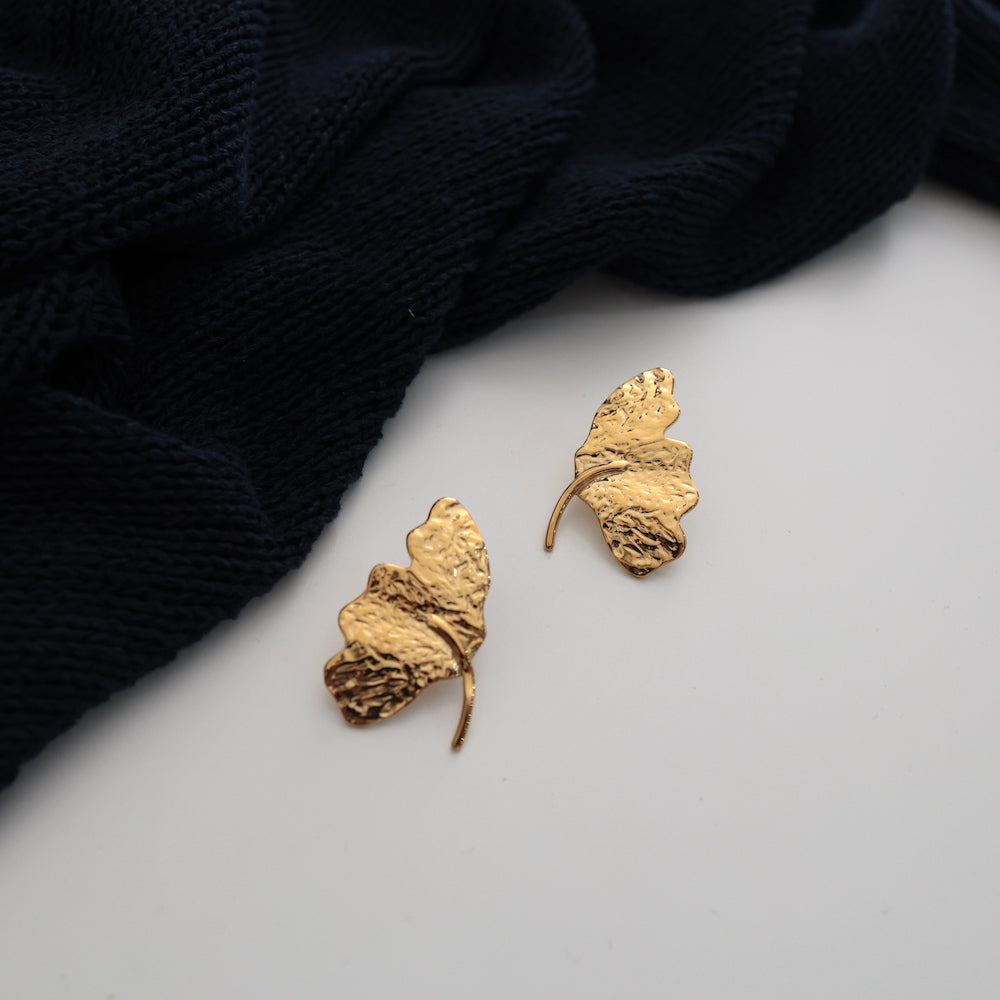 P186 stainless vintage leaf motif pierce