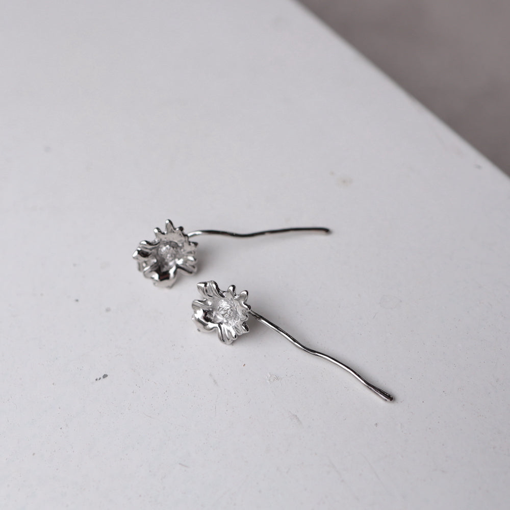 P476 stainless long flower pierce