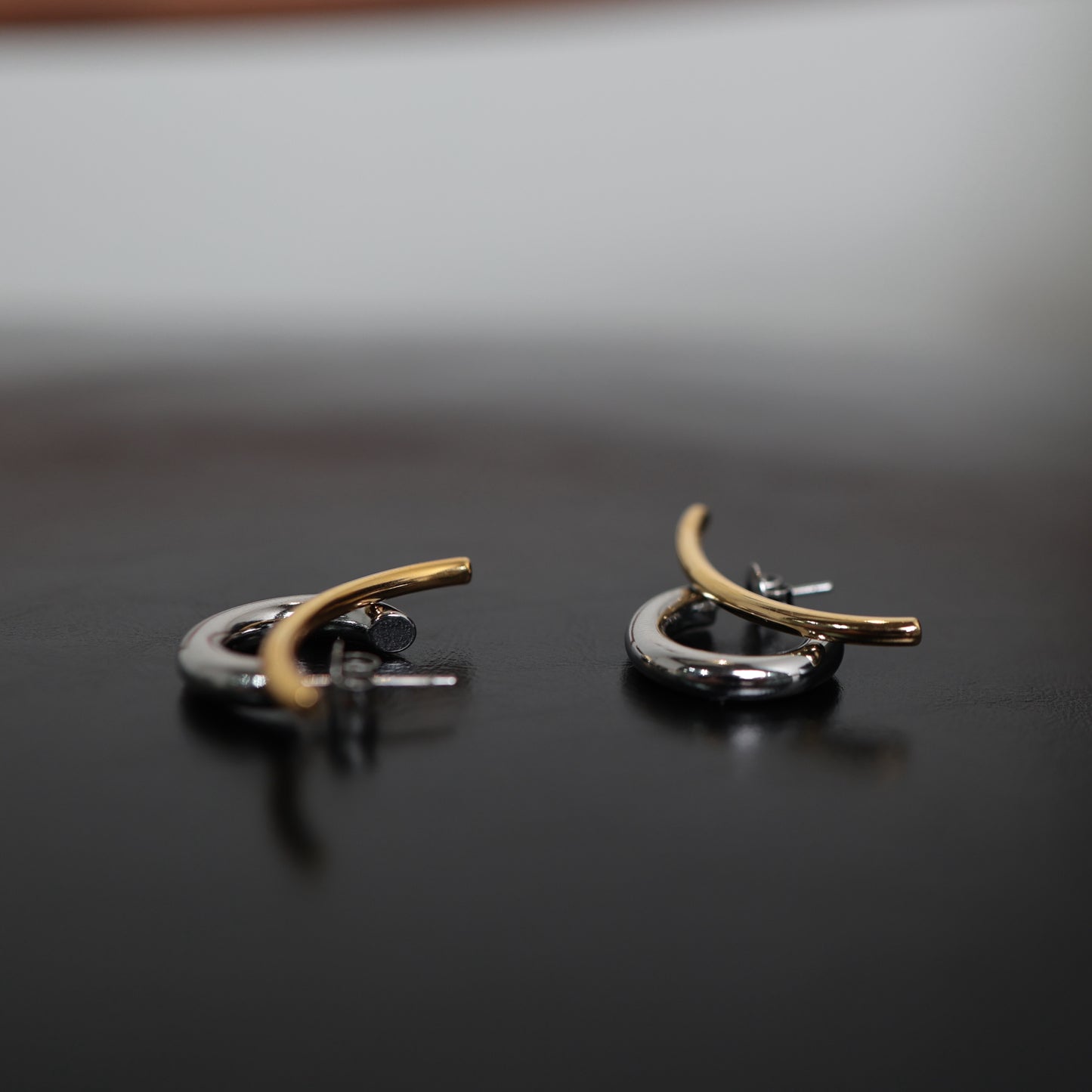 P185 stainless bi-color hoop pierce