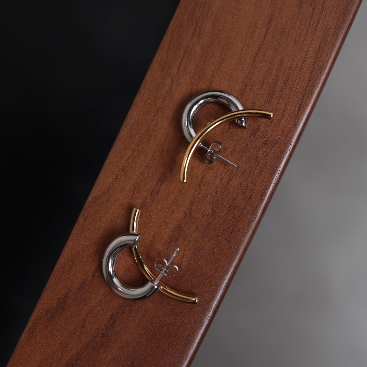 P185 stainless bi-color hoop pierce