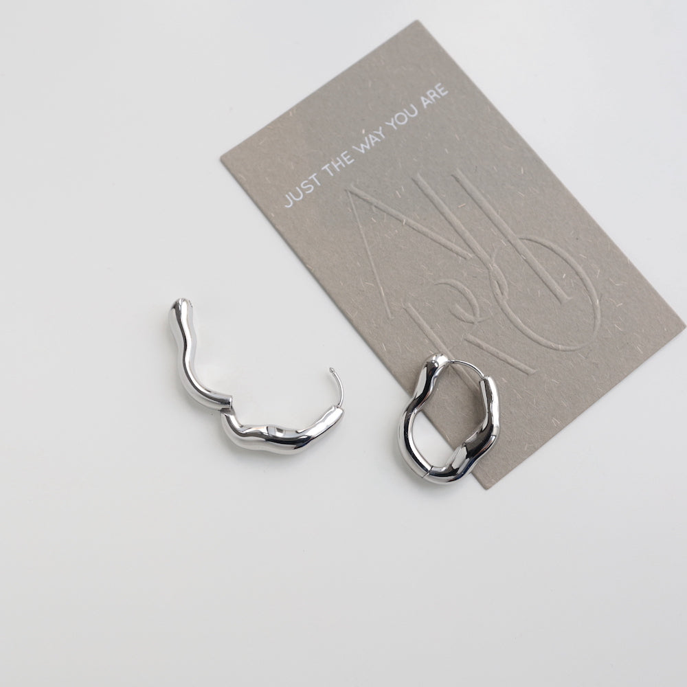 P278 stainless wave hoop pierce