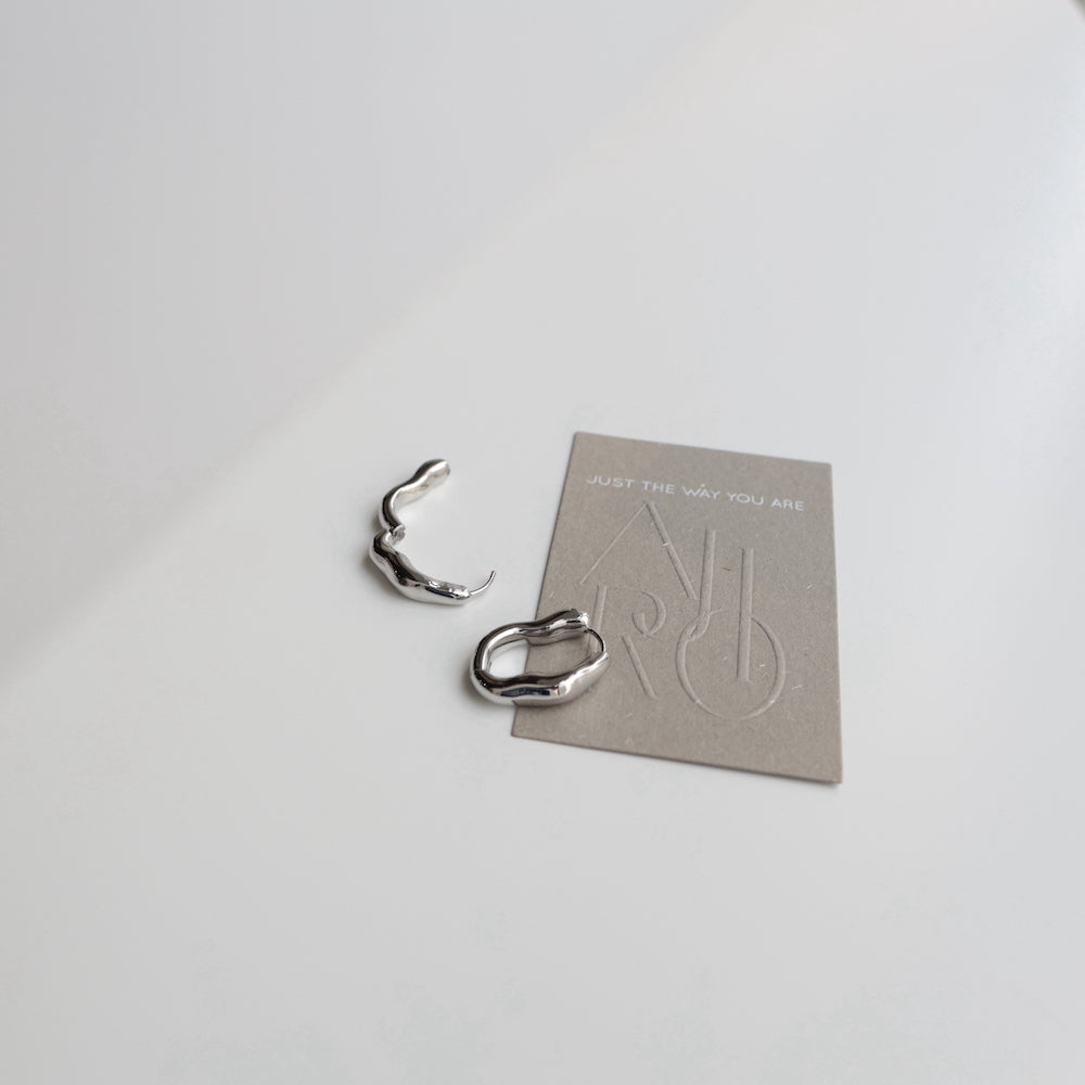 P278 stainless wave hoop pierce