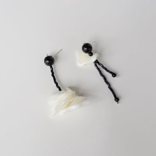 P104 handmade black shell bead asymmetry pierce